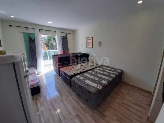 Imagem Casa com 2 Kitnetes e uma loja à venda - Peró - Cabo Frio/RJ