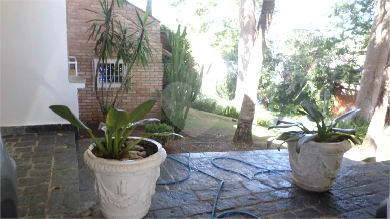 Imagem Sobrado à venda com 4 quartos, sendo 4 suítes, em Granja Viana, Carapicuíba - SP