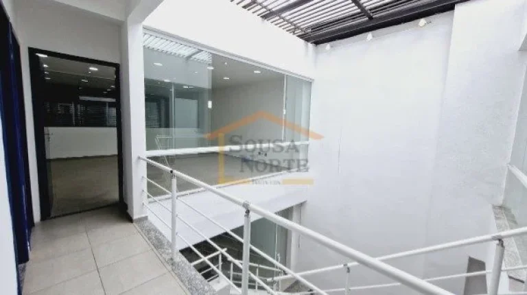 Imagem Prédio comercial situado em uma região de intenso movimento, oferecendo excelente visibilidade.
Es...