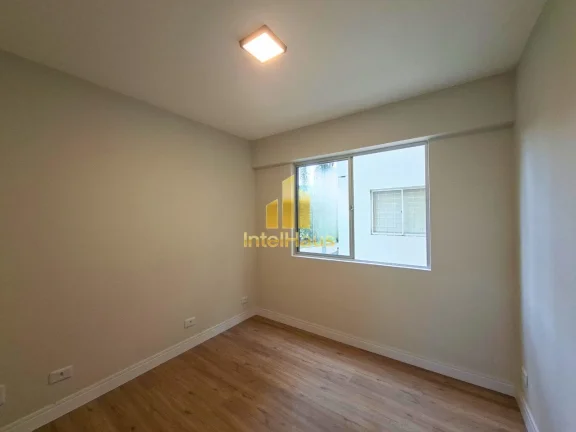 Imagem Apresentamos um excelente apartamento totalmente reformado e pronto para morar no bairro Água Verde...