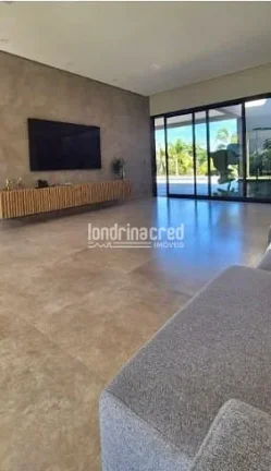 Imagem Sobrado de alto padrão em Cambé: 3 suítes, piscina aquecida, casa de visitas, pomar, energia solar e 3.000m² de terreno amplo