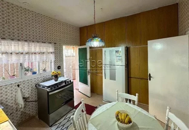 Imagem Casa com área total de 295 M² e 170M² de área construída, com 3 dormitórios sendo 1 suíte, 3 ...