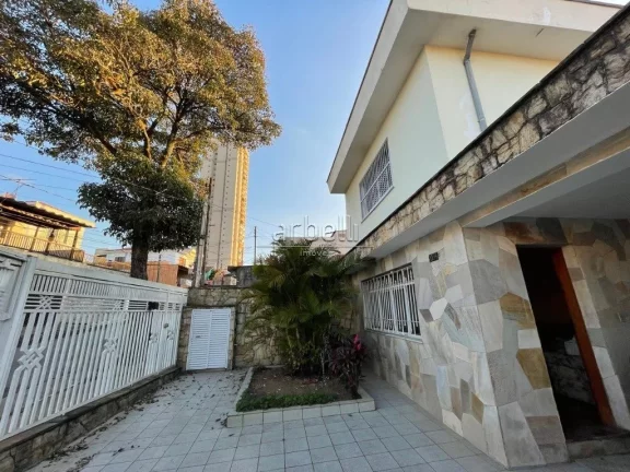 Imagem Sobrado com 250 metros quadrados, living, ampla cozinha com armários, 3 dormitórios sendo 1 suíte...