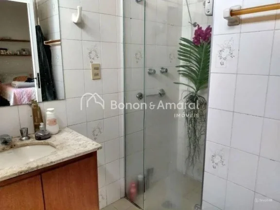 Imagem Lindo apartamento, amplo, silencioso e bem iluminado, com área de 88 m². O imóvel possui sala par...