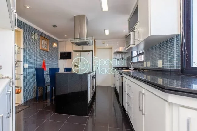 Imagem Cobertura duplex com lazer privativo, piso superior com ares de casa, possui um living amplo para tr...