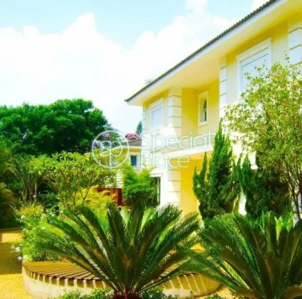 Imagem EXCELENTE CONDOMÍNIO COM 9 CASAS. GARAGEM SUBTERRÂNEA, MUITO VERDE E BASTANTE ACONCHEGANTE. CASA R...