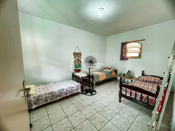 Imagem A poucos minutos das águas da Praia do Porto Novo, essa casa é o refúgio perfeito para quem busca...