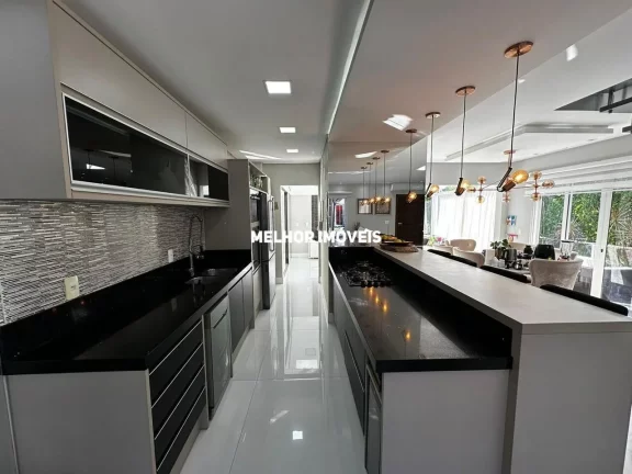 Imagem Sobrado a venda no Condomínio Village dos Ipês com 129m² em Balneário Camboriú