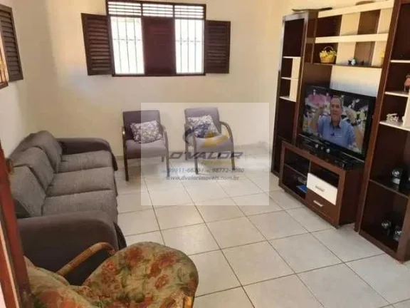 Imagem Vendo casa com 200m², 4 quartos s/ 4 suítes, sala p/ 2 ambientes e 2 vagas