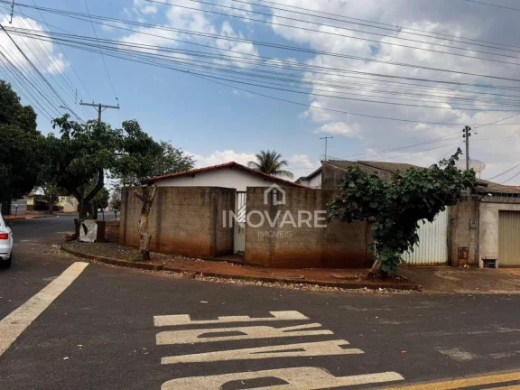 Imagem Casa com 3 dormitórios à venda, 90 m² por R$ 160.000,00 - Jardim Leonora - Itumbiara/GO