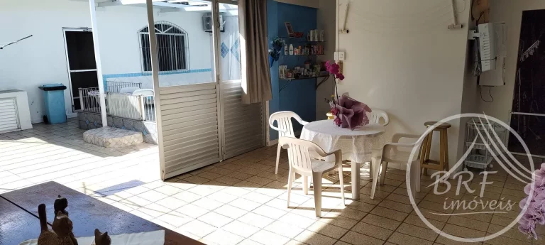 Imagem Vendo Casa Plana em Barreiros São José SC três dormitórios suíte, piscina.