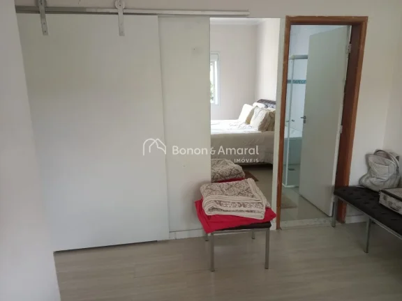 Imagem Linda e espaçosa casa em rua sem saída, lugar muito tranquilo e acessível. A residência possui 3...