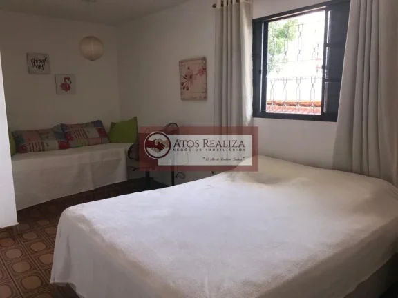 Imagem Vendo super oportunidade na vila inglesa, região do Jardim Alzira. Sobrado de 116m2, com 3 Dormitorios, sendo 1 Suíte, todos com Armários, quatro de empregada, 2 vagas de garagem com luz automática, portão automático, corredor lateral, 2 Caixa d'água de 5