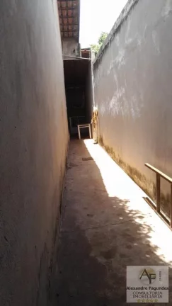 Imagem Casa para Venda em Aparecida de Goiânia, Vila Brasília, 3 dormitórios, 1 suíte, 2 banheiros, 5 vagas