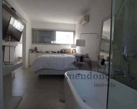 Imagem Descrição do Imóvel Apartamento amplo com 3 dormitórios sendo que 01 foi aberto para closet, 02 ...