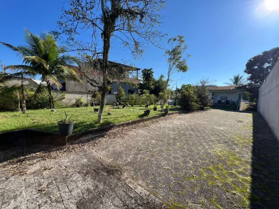 Imagem Casa ampla com 2 edículas e salão de festas perto da praia