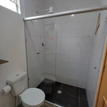 Imagem Casa com 171M², 2 quartos sendo 1 suíte, 3 banheiros, sala, quintal e 4 vagas de garagem. Casa ter...