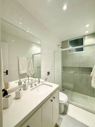 Imagem Imperdível: Apartamento à venda no Leblon, Rio de Janeiro - 2 quartos, 1 suíte, 1 sala, 2 banheiros, 70m² de área!