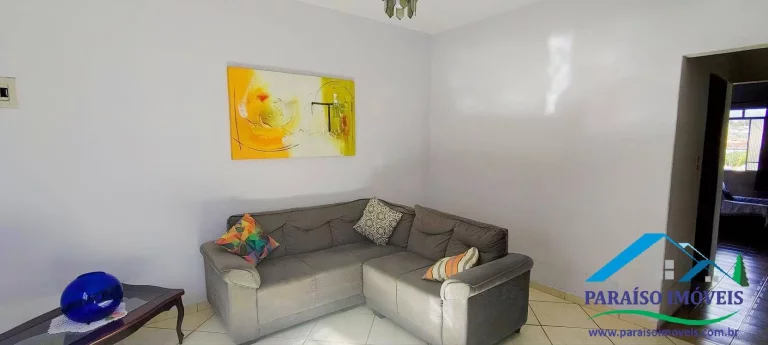 Imagem Casa no Centro com 4 Dormitórios com Amplo Terreno - Paraisópolis MG
