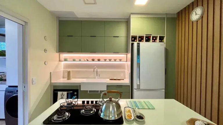 Imagem Casa com 3 dormitórios sendo 2 suítes e 1 vaga, a 150m do mar em Bombinhas/SC