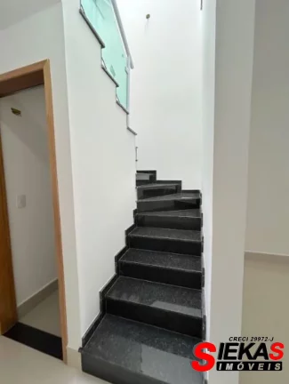 Imagem Aluguel de Casa Espaçosa na Vila Alpina, São Paulo-SP: 3 quartos, 1 suíte, 1 sala, 3 banheiros, 2 vagas, 96m²!