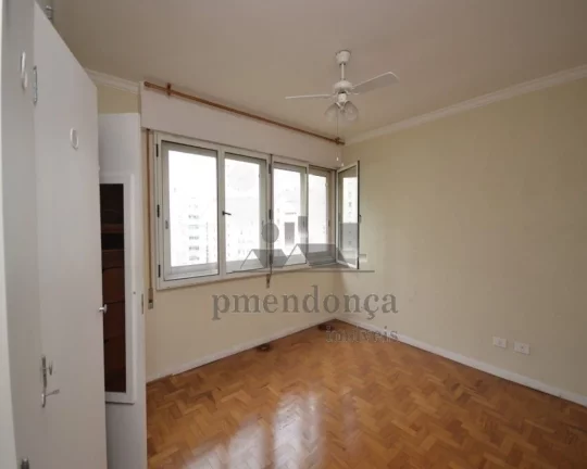 Imagem Apartamento amplo ensolarado, rico em armarios, claro e ventilado, em rua nobre e arborizada de Higi...
