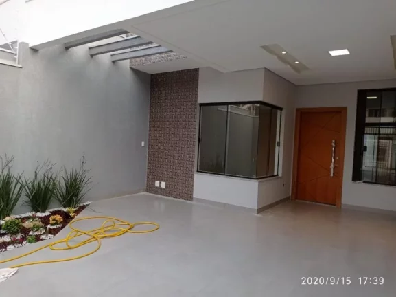 Imagem Casa para Venda em Maringá, Jardim Fregadoli, 3 dormitórios, 1 suíte, 1 banheiro