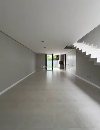 Imagem Sobrado à Venda em Sertão do Maruim - 3 Dormitórios, R$620k