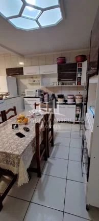 Imagem Sobrado de 3 Quartos, sendo 1 Suíte, 2 Vagas, Financia, Sóton, Área de Lazer com Churrasqueira no Jardim Mauá-SP