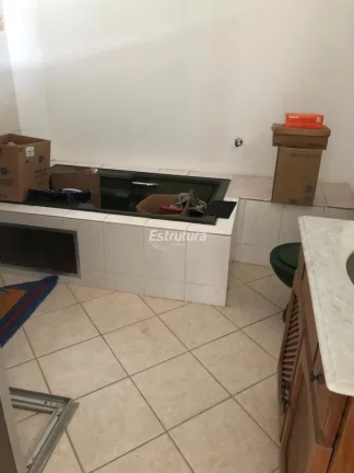 Imagem Linda casa de cinco dormitórios no bairro Nossa Senhora de Lordes.