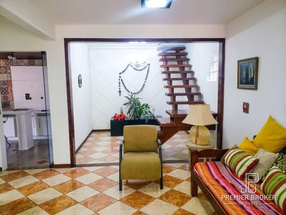 Imagem Casa com 3 dormitórios à venda, 250 m² por R$ 890.000,00 - Panorama - Teresópolis/RJ