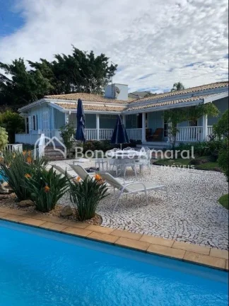 Imagem Esta encantadora residência de estilo provençal francês está situada no Condomínio Moinho dos V...