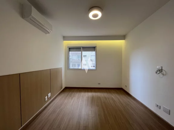 Imagem Apartamento com 03 dormitórios na quadra da praia à venda no Gonzaga - Santos/SP