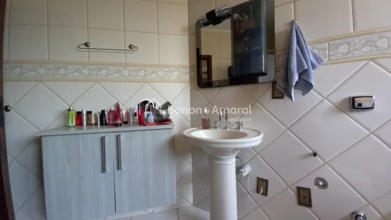 Imagem Linda casa em uma região de muito verde e tranquilidade, bolsão de chácaras perto da entrada de V...