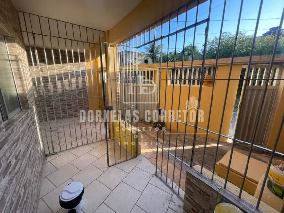 Imagem Casa em Moreno | 3 Quartos, 1 Suíte, 2 Salas, Garagem Coberta, Aceita Financiamento.