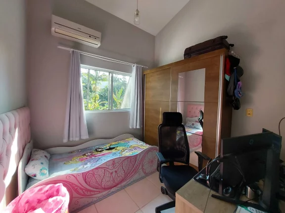 Imagem Casa geminada com 3 dormitórios sendo 1 suíte no bairro Pirabeiraba em Joinville