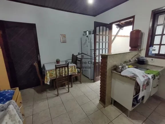 Imagem Casa à venda no bairro Vila dos Comerciarios - Guaratinguetá/SP