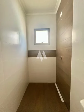 Imagem Linda casa em condomínio novo com acabamento impecável
