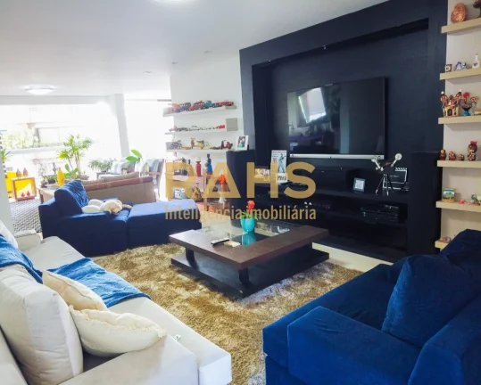 Imagem Completo em todos os detalhes, contemplada com um edifício de formas ousadas e modernas. Localizado...