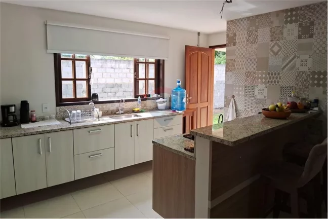 Imagem Casa com três dormitórios com banheiro no Condado .