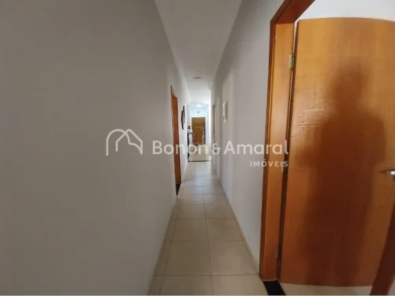 Imagem Lindo projeto arquitetônico em um dos condomínios mais valorizados da cidade! Esta charmosa casa t...