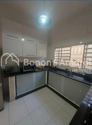 Imagem Excelente sobrado à venda no Bairro Jardim Chapadão, repleto de armários. A casa conta com três ...