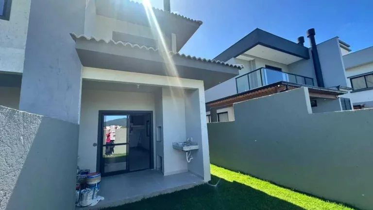 Imagem Casa com 3 dormitórios sendo 1 suíte e 1 vaga de garagem - Campeche, Florianópolis/SC