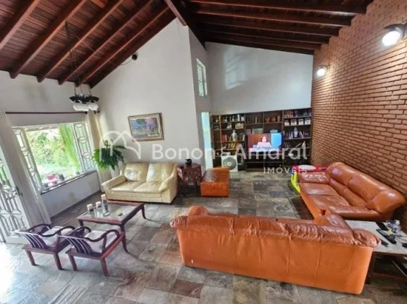 Imagem Excelente casa, espaçosa, construção sólida, com telhado novo, ideal para quem procura conforto ...