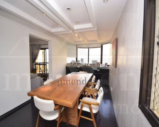 Imagem Lindo apartamento totalmente reformado, com living para 2 ambientes, 3 suítes repletas de armários...