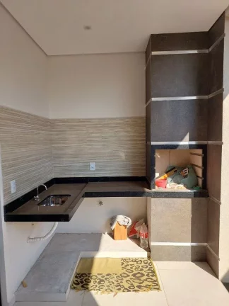 Imagem CASA TÉRREA - 3 DORM COM 1 SUÍTE - RESIDENCIAL JARDIM DOS LÍRIOS - PAULÍNIA
