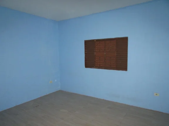 Imagem Encantadora casa de rua disponível para venda, localizada em um bairro tranquilo e de fácil acesso...