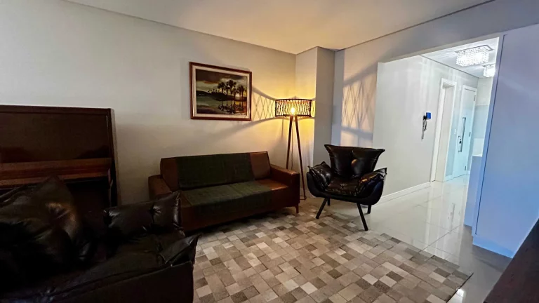Imagem Apartamento frente mar com 3 suítes sendo 1 master e 2 vagas de garagem - Centro de Navegantes/SC