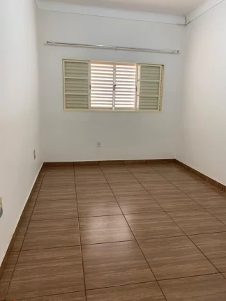 Imagem Imperdível! Casa à venda em Franca-SP, bairro Cidade Nova, com 2 quartos, 2 salas, 1 banheiro, 4 vagas de garagem, 170m². Venha conferir!