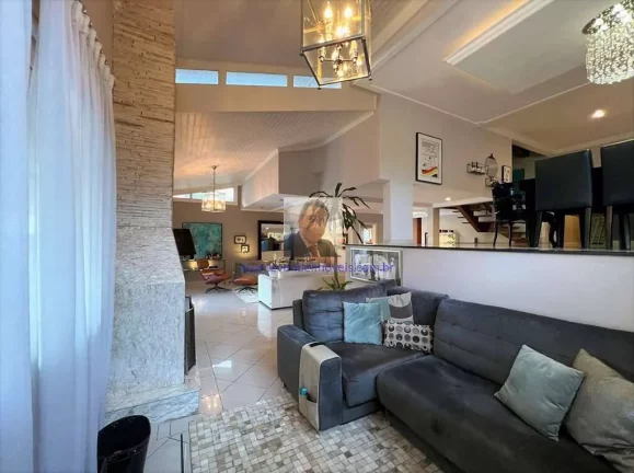 Imagem Vende-se Casa 4suítes, piscina e vista. Miolo da Granja Viana.